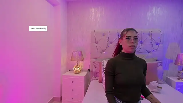 Snapshot of Pamelamiler__ chatting on September 19, 2025, 1:23 pm Pamelamiler online show from September 19, 2025, 1:23 pm