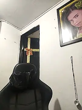 Snapshot of Pamelamiler__ chatting on November 18, 2025, 10:31 am Pamelamiler online show from November 18, 2025, 10:31 am