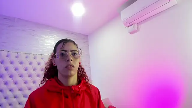 Snapshot of Pamelamiler__ chatting on May 4, 2026, 12:34 pm Pamelamiler online show from May 4, 2026, 12:34 pm