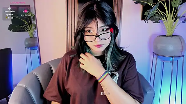 Snapshot of artemish__ chatting on November 12, 2025, 12:27 pm artemish online show from November 12, 2025, 12:27 pm