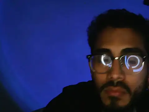 Snapshot of TU-MORENOO chatting on December 4, 2025, 6:23 am TU-MORENOO online show from December 4, 2025, 6:23 am