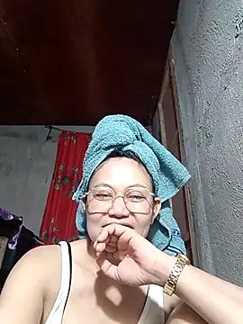 Everleigh mom online show from October 7, 2025, 2:09 am