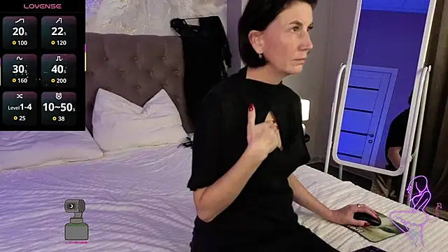 Snapshot of Lia_Reyn chatting on October 2, 2025, 10:33 am Lia Reyn online show from October 2, 2025, 10:33 am