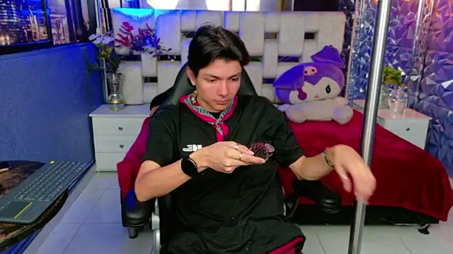 alandelrey57 online show from March 14, 2026, 1:27 pm