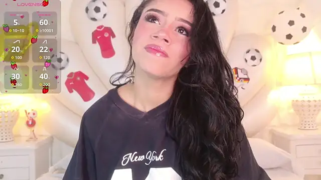Snapshot of SammyJhuls chatting on July 4, 2026, 11:49 am SammyJhuls online show from July 4, 2026, 11:49 am