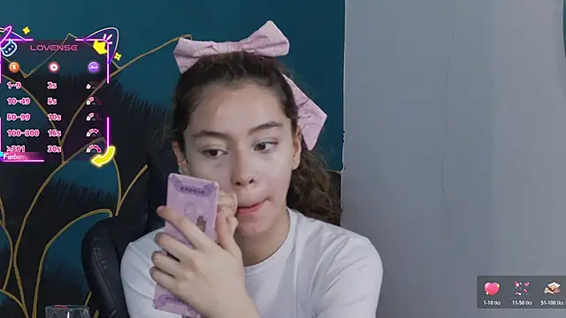 Snapshot of RavennMoonn chatting on March 6, 2026, 1:40 pm RavennMoonn online show from March 6, 2026, 1:40 pm