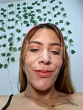 Elianasuarezz online show from April 15, 2026, 12:56 pm