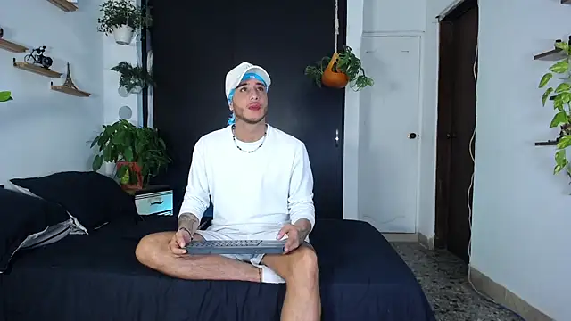 Snapshot of Borsalino_Adam chatting on November 24, 2025, 7:02 pm Borsalino Adam online show from November 24, 2025, 7:02 pm