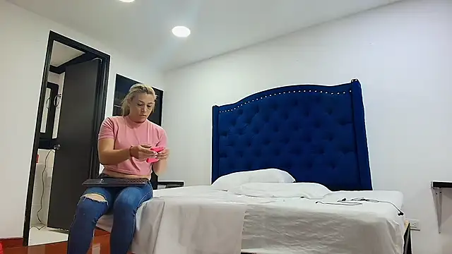 zarah andrew   online show from September 19, 2025, 1:56 pm