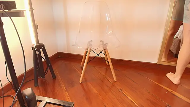 zarah andrew   online show from October 4, 2025, 1:53 pm