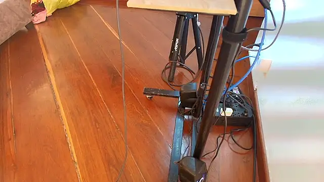 zarah andrew   online show from November 21, 2025, 11:53 am