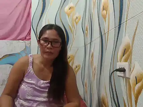 Snapshot of Juicy_69xx chatting on August 3, 2026, 12:43 pm Juicy 69xx online show from August 3, 2026, 12:43 pm