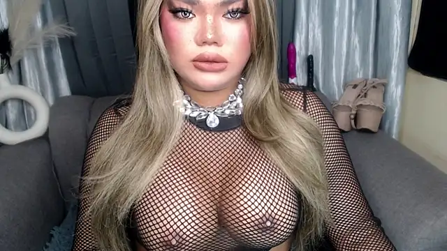 10inchs Maxie online show from November 21, 2025, 6:45 am