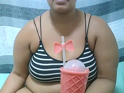 Snapshot of ThickHunn99 chatting on October 30, 2025, 7:43 am ThickHunn99 online show from October 30, 2025, 7:43 am