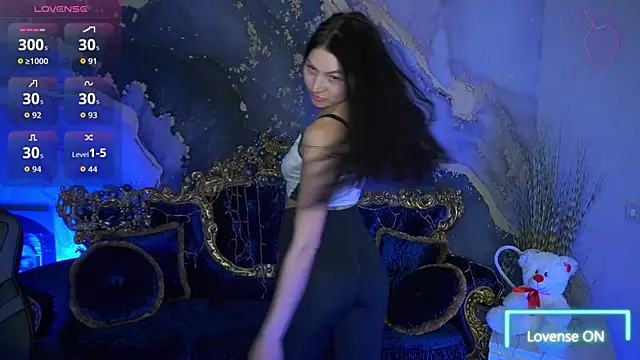 EliseVelour online show from March 4, 2026, 1:39 pm