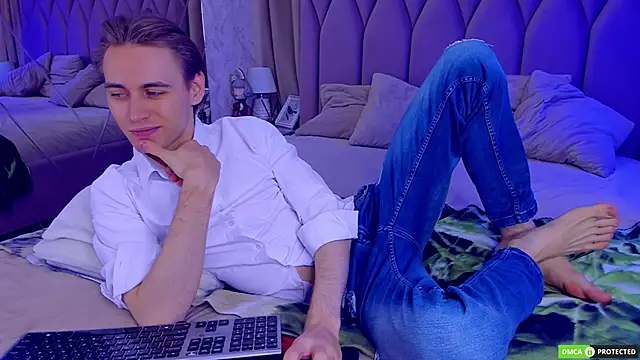 WilliamDyson online show from October 13, 2025, 3:17 am