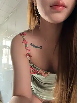 tuanzi125216 online show from March 8, 2026, 12:52 am