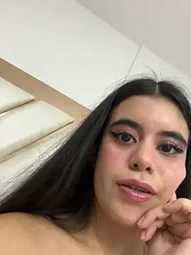 Snapshot of CoralineRusso1 chatting on November 19, 2025, 6:35 am CoralineRusso1 online show from November 19, 2025, 6:35 am