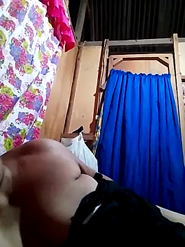 Snapshot of Huge_mama69 chatting on September 25, 2025, 12:47 am Huge mama69 online show from September 25, 2025, 12:47 am