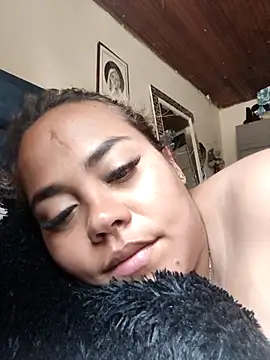 Snapshot of EmilyDuran_ chatting on September 15, 2025, 6:52 pm EmilyDuran online show from September 15, 2025, 6:52 pm