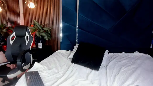 Snapshot of EmilyDuran_ chatting on September 18, 2025, 2:35 am EmilyDuran online show from September 18, 2025, 2:35 am