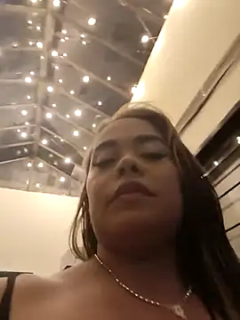 Snapshot of EmilyDuran_ chatting on November 5, 2025, 12:10 am EmilyDuran online show from November 5, 2025, 12:10 am