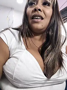 Snapshot of EmilyDuran_ chatting on November 27, 2025, 5:26 pm EmilyDuran online show from November 27, 2025, 5:26 pm