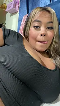 Snapshot of EmilyDuran_ chatting on May 21, 2026, 11:56 pm EmilyDuran online show from May 21, 2026, 11:56 pm