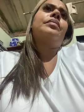 Snapshot of EmilyDuran_ chatting on June 26, 2026, 1:10 am EmilyDuran online show from June 26, 2026, 1:10 am