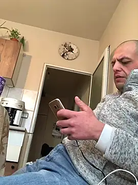 Snapshot of milenski74 chatting on February 5, 2026, 8:19 am milenski74 online show from February 5, 2026, 8:19 am