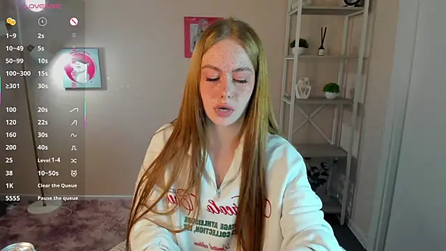 Snapshot of Roxy_Sunnny chatting on October 13, 2025, 9:20 am Roxy Sunnny online show from October 13, 2025, 9:20 am