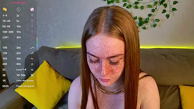 Snapshot of Roxy_Sunnny chatting on November 28, 2025, 9:23 am Roxy Sunnny online show from November 28, 2025, 9:23 am