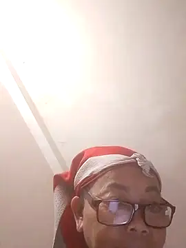 VangLe73 online show from October 8, 2025, 11:19 am