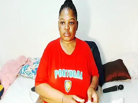 Snapshot of Love-Racheal75 chatting on May 6, 2026, 6:13 pm Love-Racheal75 online show from May 6, 2026, 6:13 pm