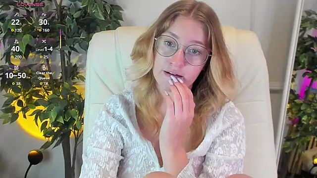 Nerissa xo online show from October 4, 2025, 9:02 pm