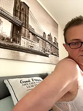 Snapshot of Curvy-Jinx chatting on September 11, 2025, 12:38 pm Curvy-Jinx online show from September 11, 2025, 12:38 pm