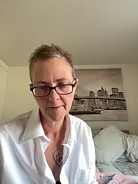 Snapshot of Curvy-Jinx chatting on September 12, 2025, 3:01 pm Curvy-Jinx online show from September 12, 2025, 3:01 pm