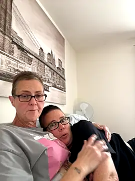 Snapshot of Curvy-Jinx chatting on September 13, 2025, 12:16 pm Curvy-Jinx online show from September 13, 2025, 12:16 pm