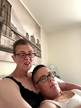 Snapshot of Curvy-Jinx chatting on September 19, 2025, 7:32 am Curvy-Jinx online show from September 19, 2025, 7:32 am