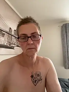 Snapshot of Curvy-Jinx chatting on October 2, 2025, 7:37 am Curvy-Jinx online show from October 2, 2025, 7:37 am