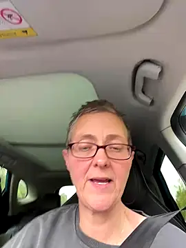 Snapshot of Curvy-Jinx chatting on October 4, 2025, 1:31 pm Curvy-Jinx online show from October 4, 2025, 1:31 pm