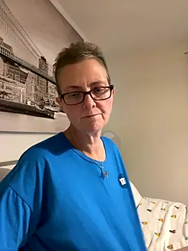 Snapshot of Curvy-Jinx chatting on October 12, 2025, 5:12 pm Curvy-Jinx online show from October 12, 2025, 5:12 pm