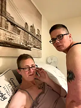 Snapshot of Curvy-Jinx chatting on October 16, 2025, 7:37 pm Curvy-Jinx online show from October 16, 2025, 7:37 pm