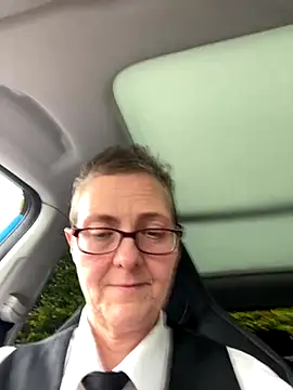 Snapshot of Curvy-Jinx chatting on October 17, 2025, 10:18 am Curvy-Jinx online show from October 17, 2025, 10:18 am