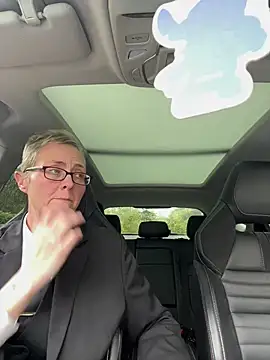 Snapshot of Curvy-Jinx chatting on October 29, 2025, 9:55 am Curvy-Jinx online show from October 29, 2025, 9:55 am