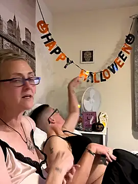 Snapshot of Curvy-Jinx chatting on October 30, 2025, 8:31 pm Curvy-Jinx online show from October 30, 2025, 8:31 pm