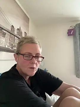 Snapshot of Curvy-Jinx chatting on November 6, 2025, 8:26 am Curvy-Jinx online show from November 6, 2025, 8:26 am