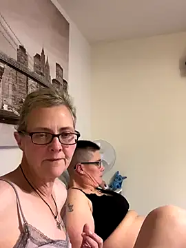 Snapshot of Curvy-Jinx chatting on November 8, 2025, 9:02 pm Curvy-Jinx online show from November 8, 2025, 9:02 pm