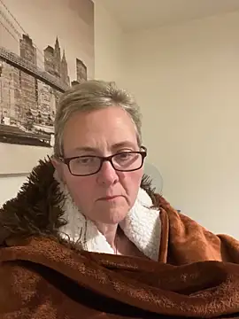 Snapshot of Curvy-Jinx chatting on November 10, 2025, 9:14 pm Curvy-Jinx online show from November 10, 2025, 9:14 pm