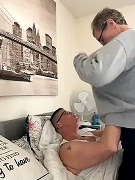 Snapshot of Curvy-Jinx chatting on November 16, 2025, 2:44 pm Curvy-Jinx online show from November 16, 2025, 2:44 pm